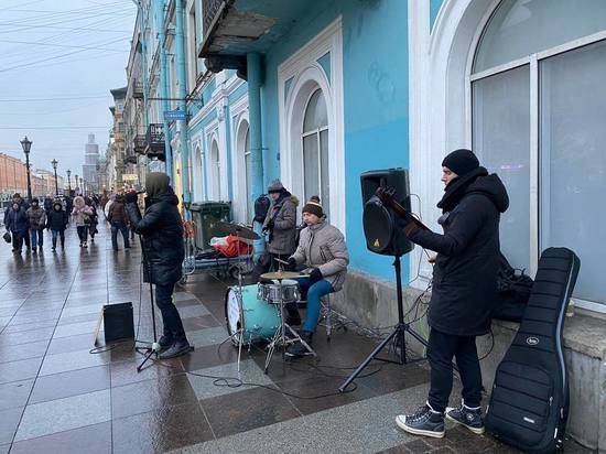 Уличным музыкантам выделили в Петербурге более 200 площадок для концертов, но все с согласованием