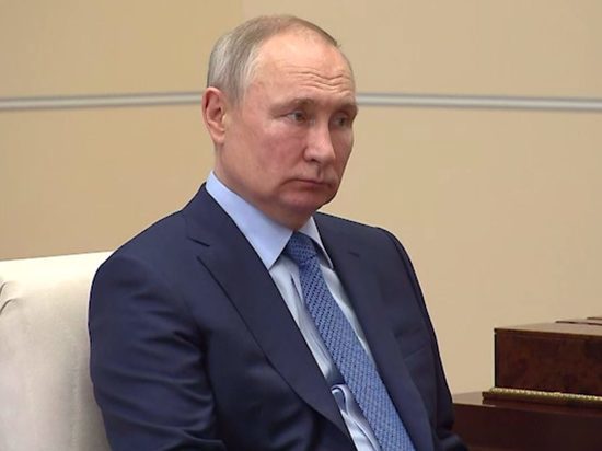 Путин выразил уверенность в победе России на встрече с Зюгановым