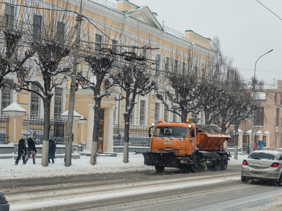 Из-за снегопада коммунальные службы Рязани перешли на круглосуточный режим работы