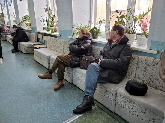 Житель дома на Линейной в Новосибирске два дня ждал у развалин спасения своего кота