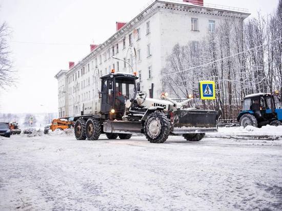 Из Мурманска вывезли пять тысяч кубометров снега за минувшие выходные