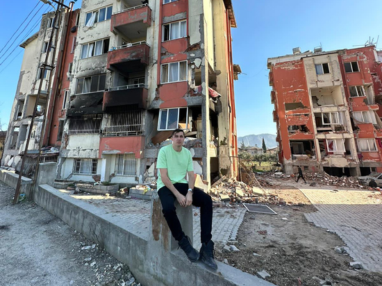Россиянин описал, как действовали спасатели и мародеры на развалинах