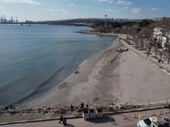 В районе Стамбула Мраморное море внезапно отступило на 20 метров