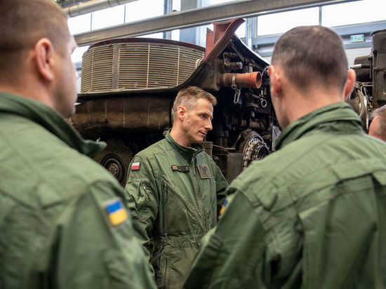 Президент и министр обороны Польши посетили учения украинцев на танках Leopard