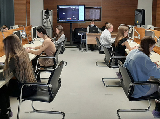 Школьники Анадыря в финале олимпиады "Россия в электронном мире"