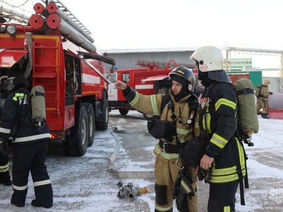 Женщину спасли при пожаре в Барнауле