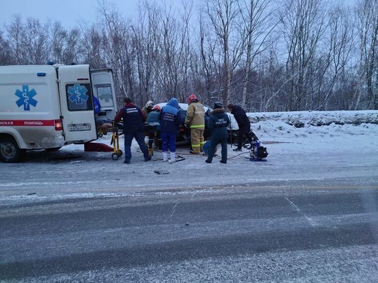 Камчатские спасатели помогли пострадавшим в дорожной аварии