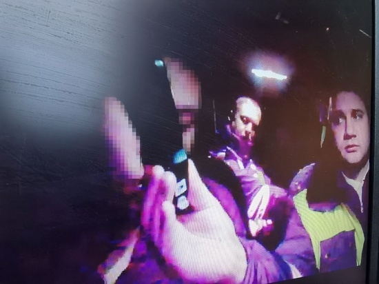 Ночью в Новом Уренгое пьяный автомобилист на машине и пешком удирал от полиции