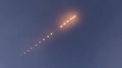 Жители Китая засняли неопознанные светящиеся шары в небе: видео "НЛО"