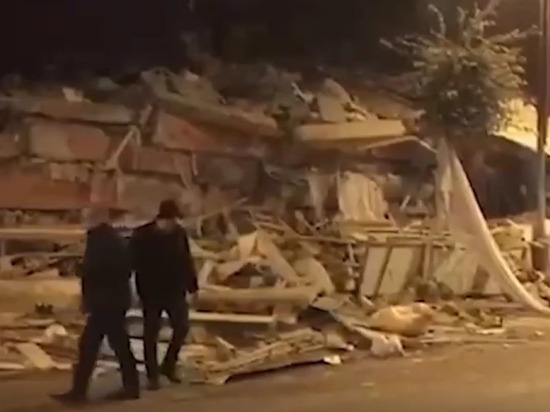 В Турции из-под завалов спасли более 8 тысяч человек