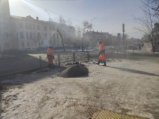 Укладка бордюра идет на оплаченной 213 млн рублей улице Горького в Чите