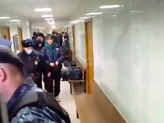Одного из задержанных за массовую драку на юге Москвы суд не стал арестовывать