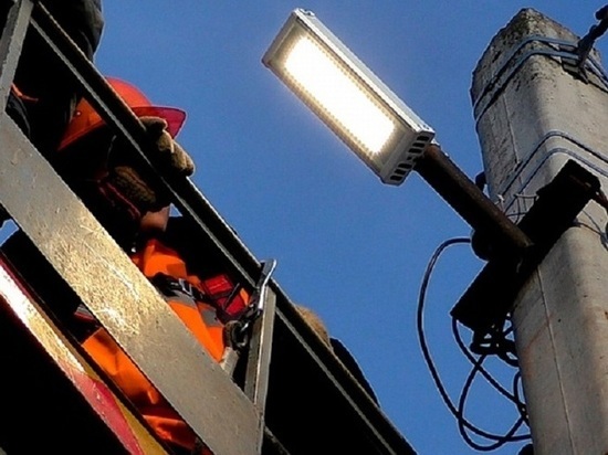 В Кирове закрыли муниципальный контракт на освещение 40 улиц и пригородных деревень
