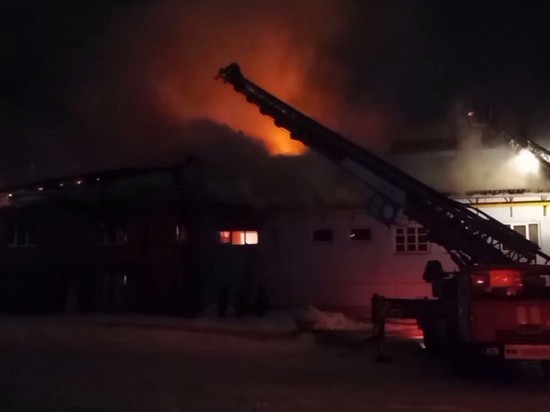 Пожарным удалось локализовать возгорание в административном здании в Коломне