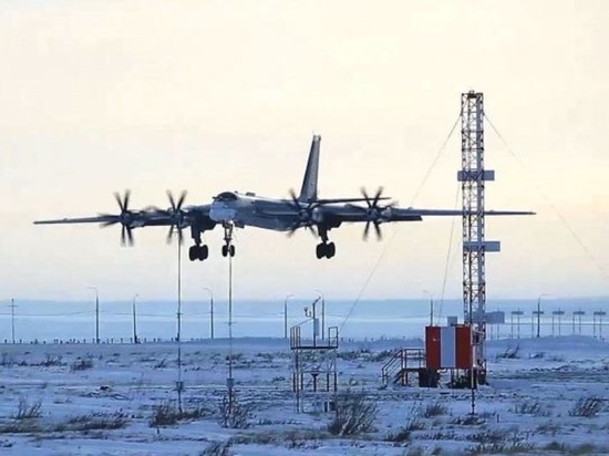 Стратегические ракетоносцы выполнили плановый полёт над Чукоткой