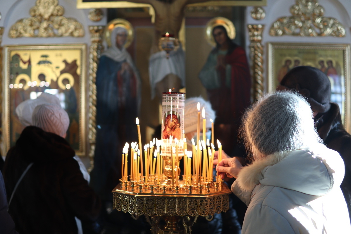 Сретение Господне 15 февраля: в чем суть праздника и что категорически  нельзя делать - МК Новосибирск