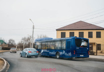 В Астрахани идет транспортная реформа, в рамках которой перекраивается маршрутная сеть, выводится новый подвижной состав, а также создается необходимая инфраструктура. В соответствующую инфраструктуру относятся и выделенные полосы для общественного транспорта.