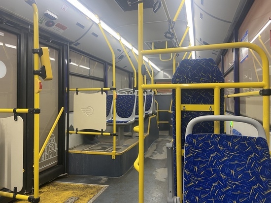Красиво жить не запретишь: астраханцы по ночам катаются в пустых автобусах
