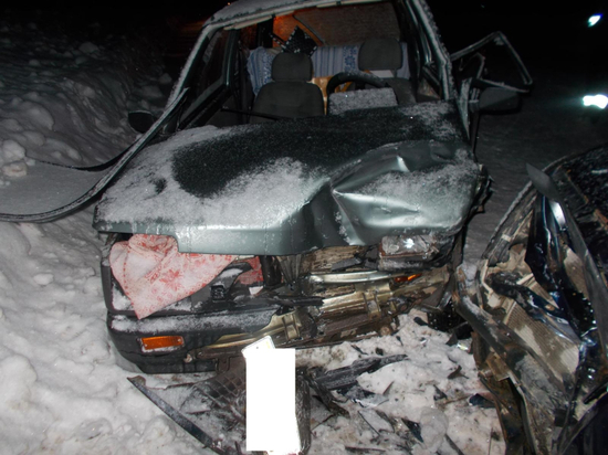 Водительница ВАЗа попала в больницу после столкновения с иномаркой в Тарногском округе