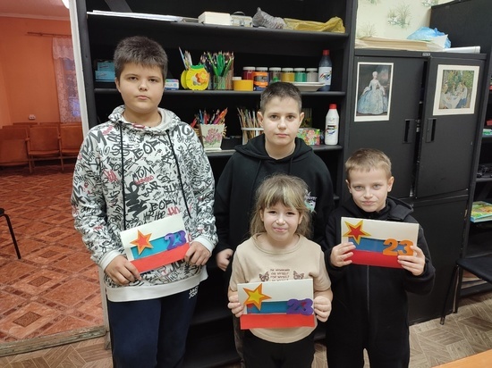 В Серпухове готовят открытки для защитников Родины