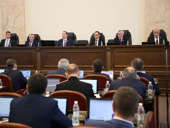 Депутаты ЗСК дополнительно поддержали семьи профессиональных спасателей