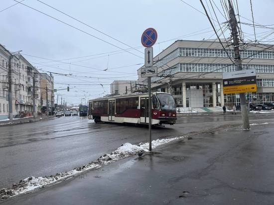 В Туле на перекрёстке Советской и Оборонной трамвай сошёл с рельсов