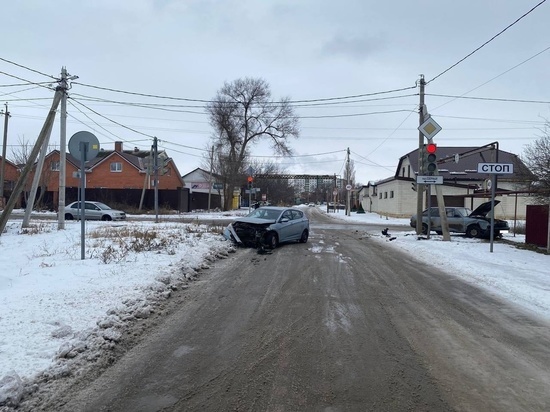 В Ростовской области водитель за рулем «Хендая» спровоцировал ДТП с пострадавшим