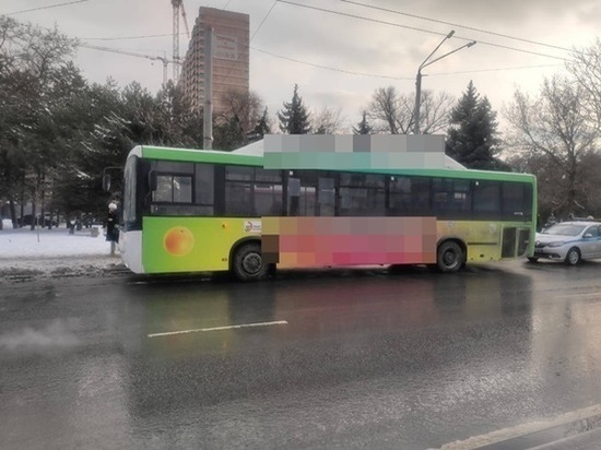 В Ростове мужчина ушибся в автобусе №40 из-за экстренного торможения водителя