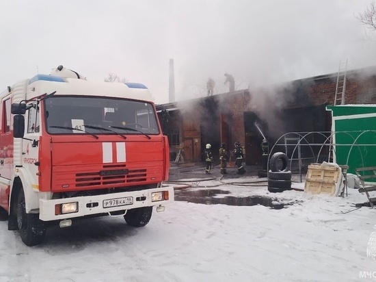 Житель Хакасии получил ожоги рук и лица в пожаре из-за неизвестных