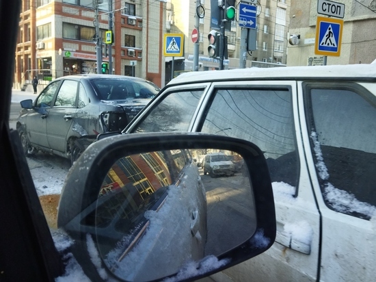 В Саратове иномарка сбила молодого человека