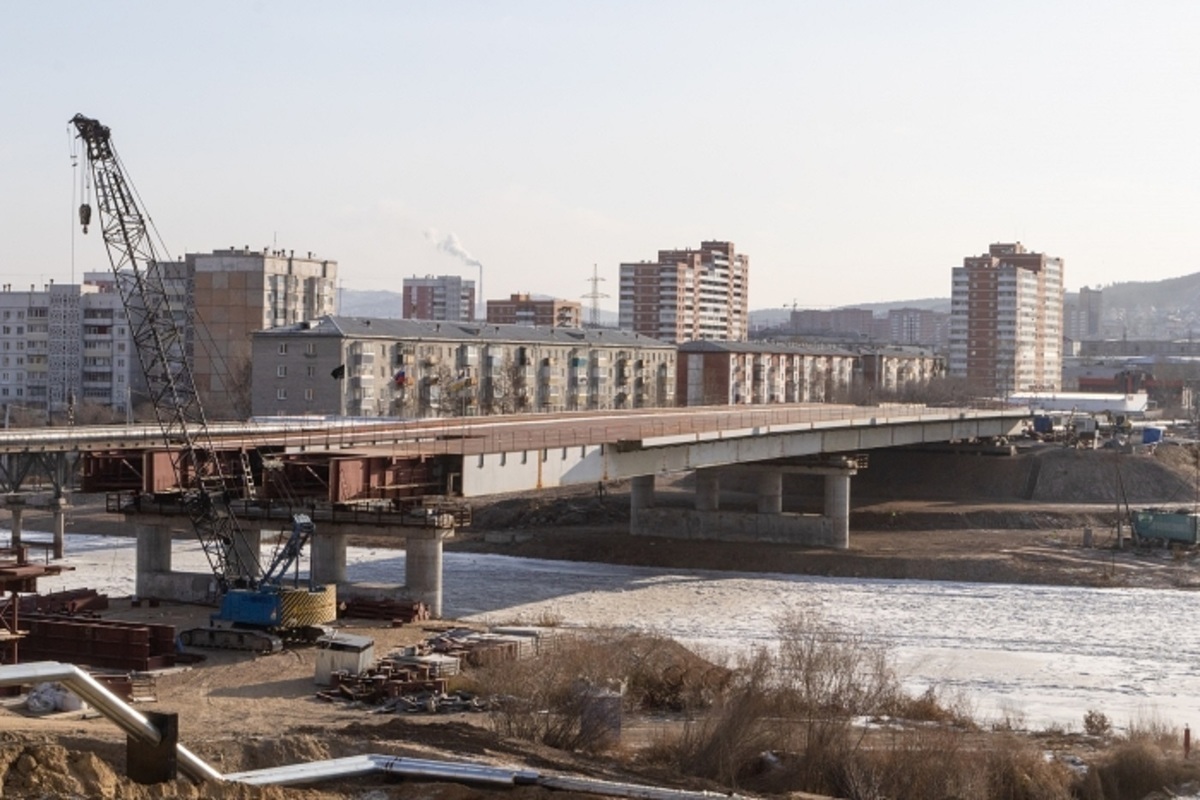 Мост улан удэ. Улан Удэ 3 мост через уду. Удинский мост плавучий Улан Удэ. . В Улан-Удэ завершили надвижку второго пролетного строения. Новый мост на реке база.