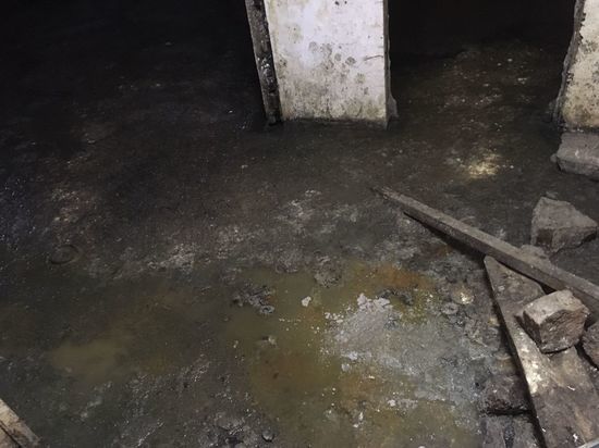 Капремонт дома на Камчатке затянулся из-за потопав подвале