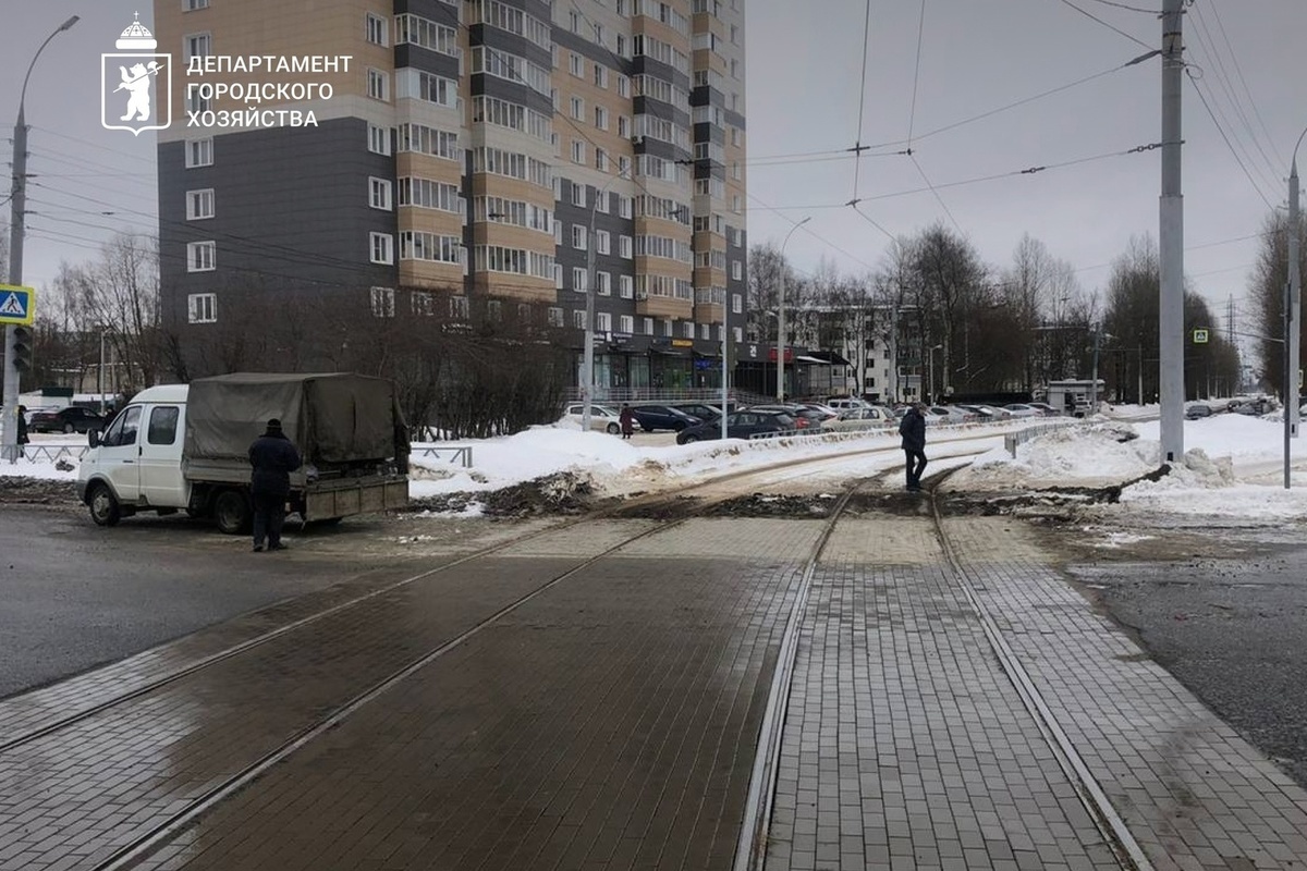 В Ярославле завершили ремонт первого аварийного переезда