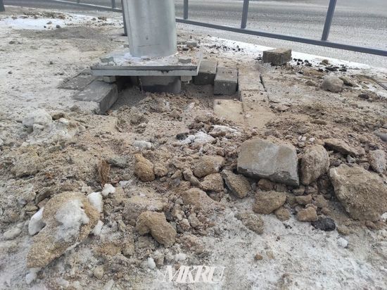 Плитку стали «доукладывать» в снег на улице Горького в Чите