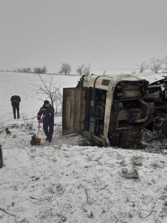 В Ингушетии автобус "Краснодар — Махачкала" попал в ДТП, погиб человек