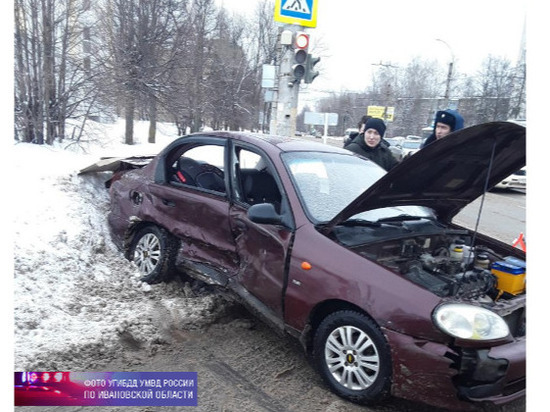 На улице Станкостроителей в Иванове в ДТП с Opel и Chevrolet пострадали оба водителя