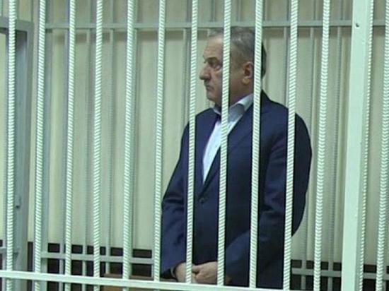 В Кирове за коррупцию и мошенничество в особом крупном размере вынесли приговор Владимиру Быкову