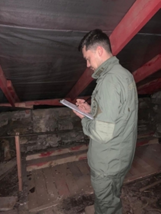 Потолок рухнул на детскую кроватку в жилом доме в Севастополе