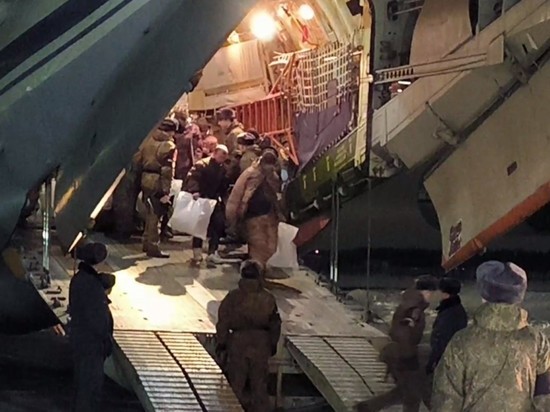 Освобожденные из украинского плена российские военные прибыли на аэродром Чкаловский