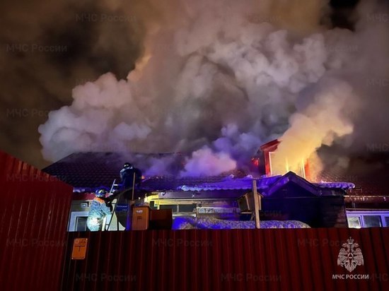 Огонь уничтожил 100 кв метров жилого дома в Южно-Сахалинске