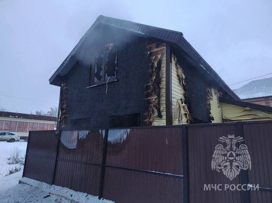 Пьяный курильщик смог выбраться из горящего дома в Пугачёве