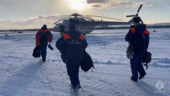 На Сахалине разбился вертолет Robinson: видео спасательной операции