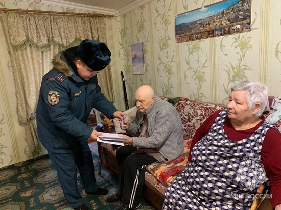 В Калмыкии установили пожарные извещатели в домах одиноких и престарелых граждан