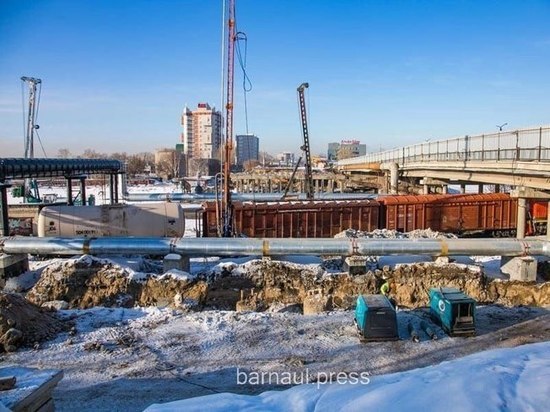 В Барнауле закончили укреплять грунт возле моста на Новом рынке