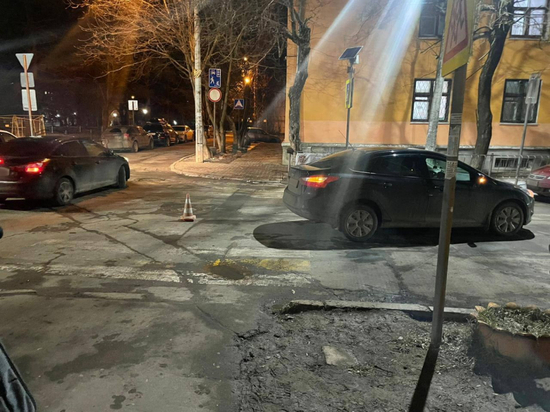 Иномарка сбила мать с ребенком в центре крымской столицы