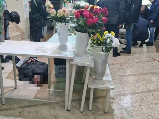Захвативший заложников в цветочном магазине на Таганской требовал «зеленый коридор»