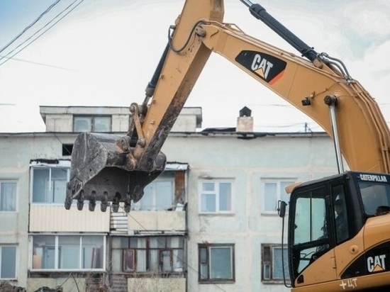 Глава Якутии поручил расселить аварийные дома до сентября 2025 года