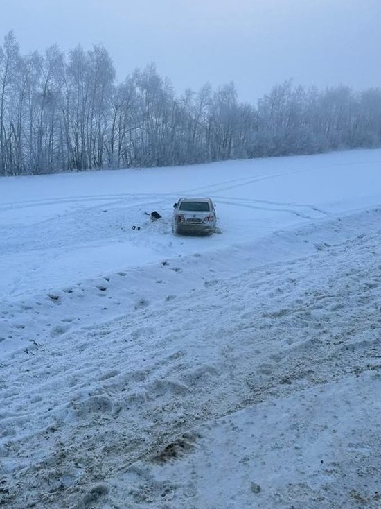 Под Саратовом водитель вылетел в кювет, а пассажиры отправились в больницу