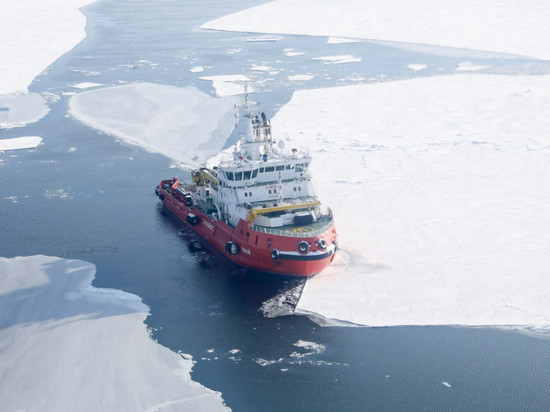 Авиаторы НАО 26 раз эвакуировали моряков в Северном Ледовитом океане