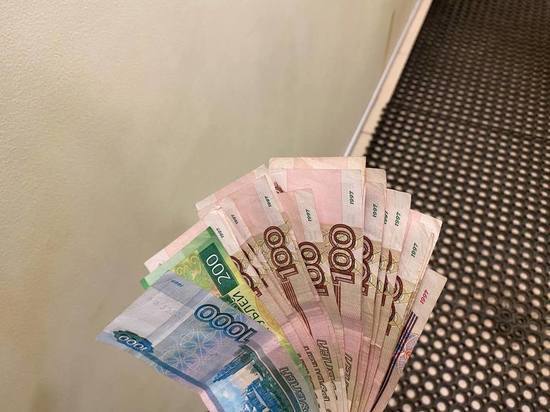 Пенсионерка сняла деньги со счета в «Московском кредитном банке» и отдала их мошенникам